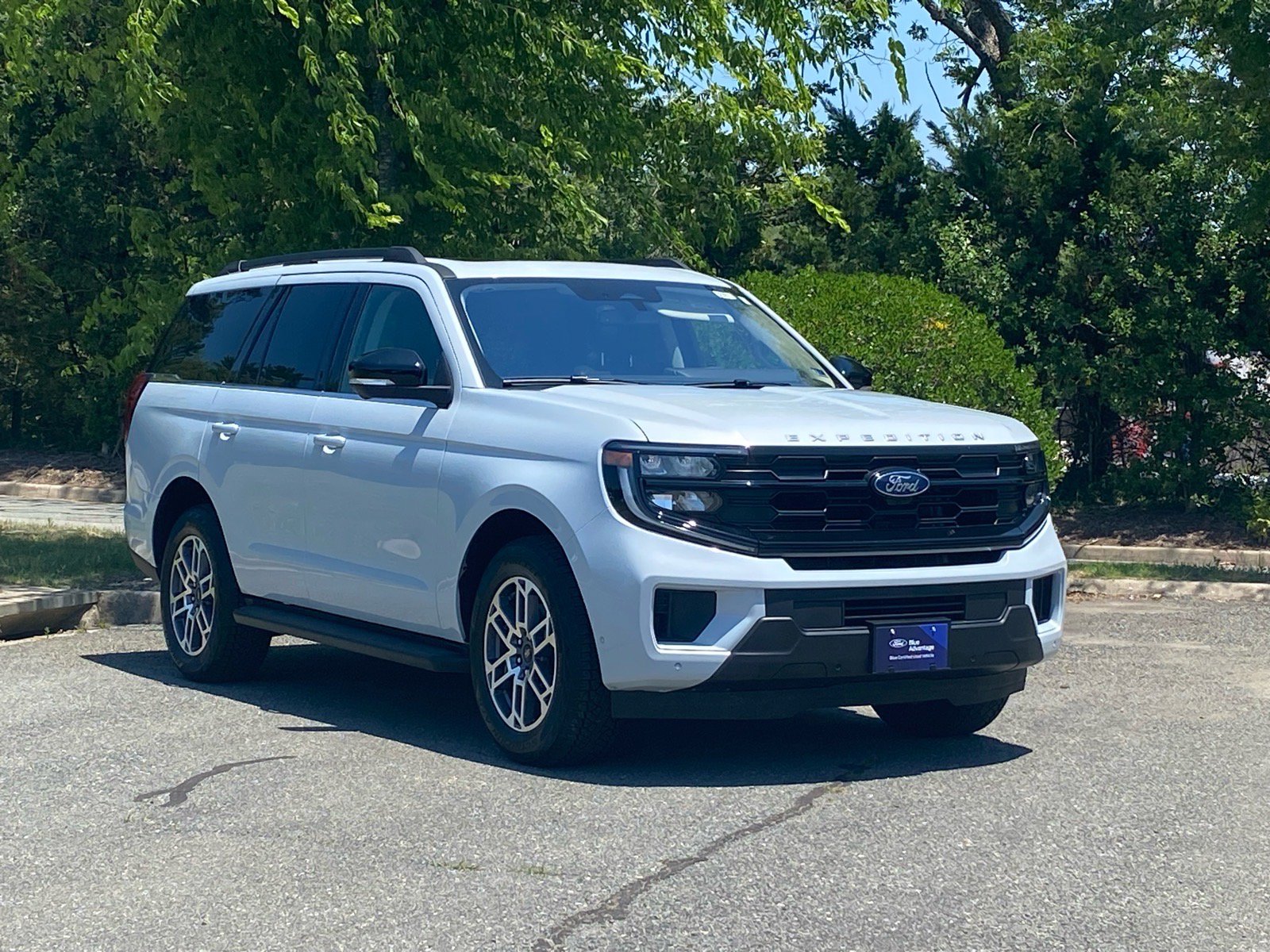 Certified 2025 Ford Expedition Active AWD/4WD image 2