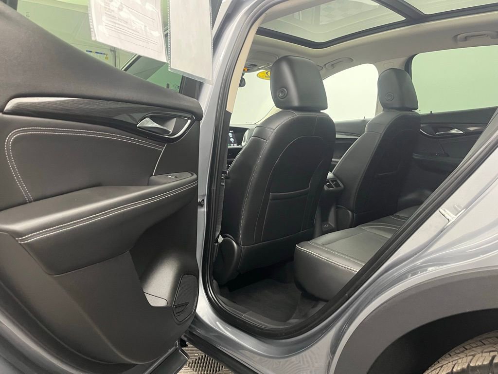 Used 2022 Buick Envision Essence w/ Safety Package image 30