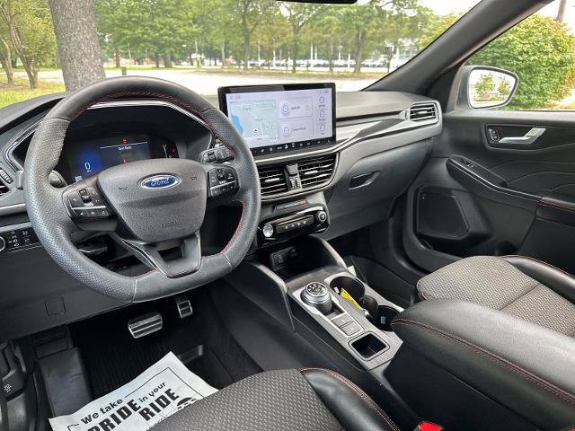 Certified 2023 Ford Escape ST-Line w/ Tech Pack #1 AWD/4WD image 3