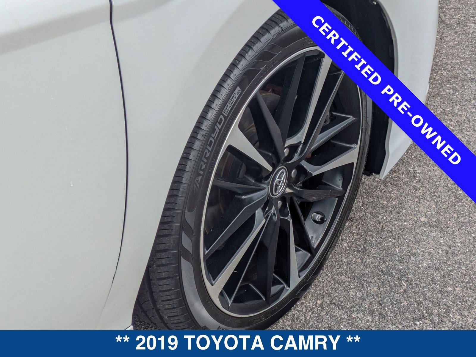 Used 2019 Toyota Camry XSE image 12