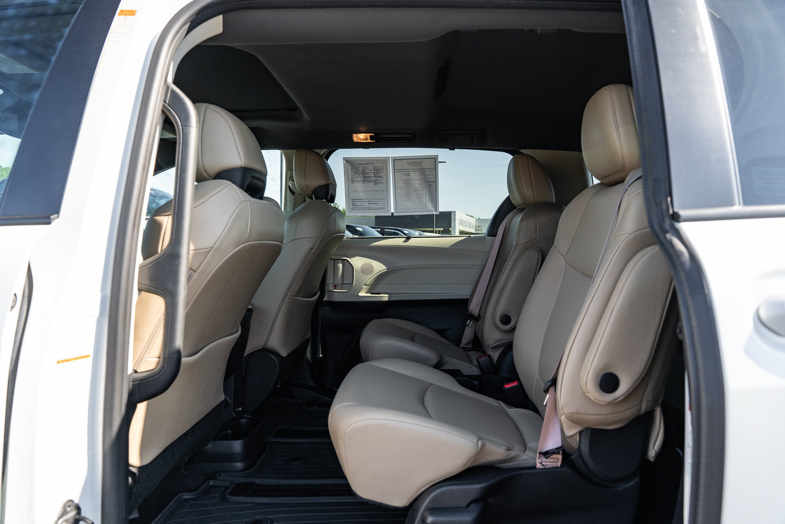 Used 2022 Toyota Sienna XLE FWD image 17