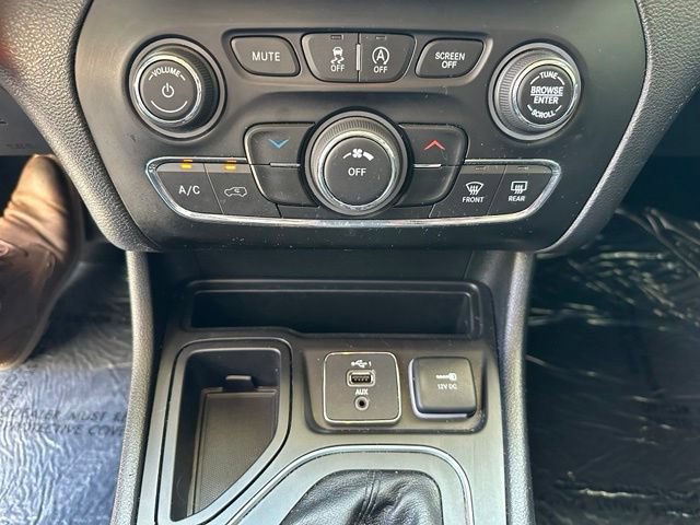 Used 2020 Jeep Cherokee Latitude FWD image 18