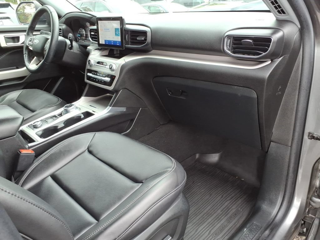 Certified 2023 Ford Explorer XLT w/ Equipment Group 202A AWD/4WD image 9