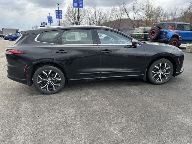 Used 2025 Toyota Crown Signia image 2