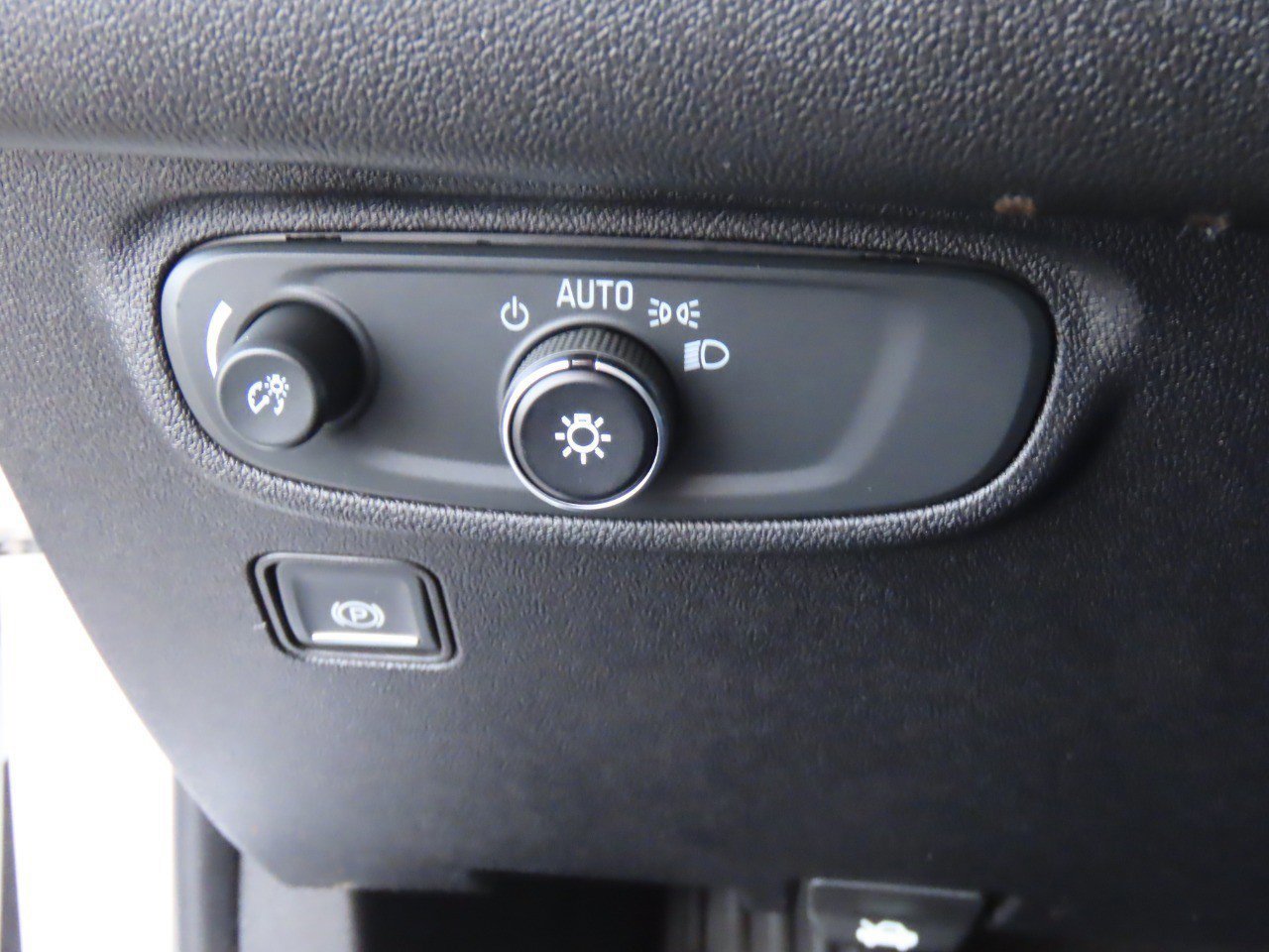 Used 2018 GMC Terrain SLE image 26