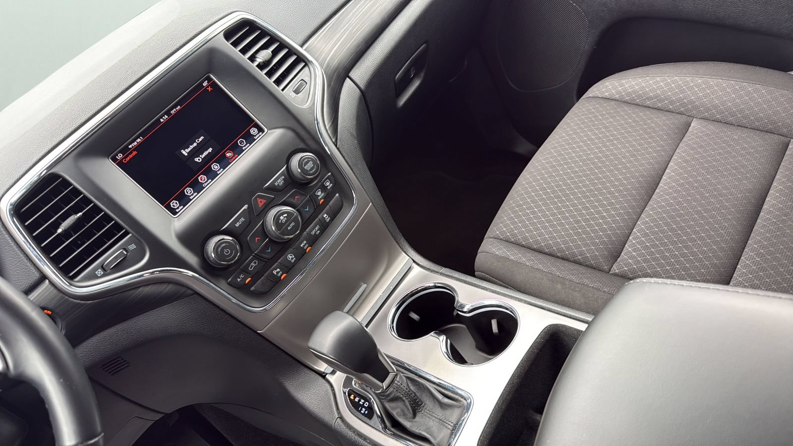 Used 2021 Jeep Grand Cherokee Laredo RWD image 20