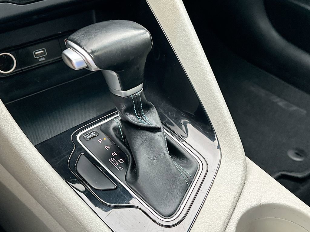 Used 2020 Kia Niro Touring FWD image 22
