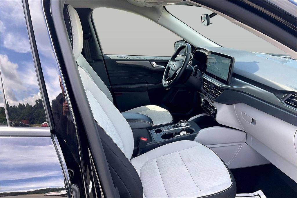 Certified 2025 Ford Escape Active w/ Active Premium Tech Pack FWD image 7