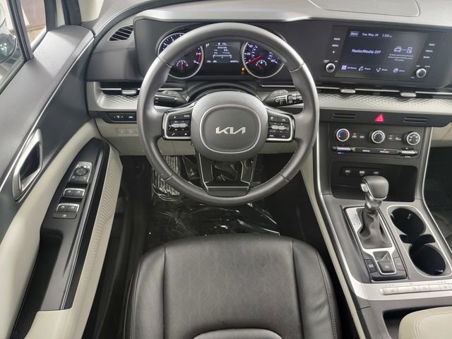 Used 2023 Kia Carnival LX FWD image 24