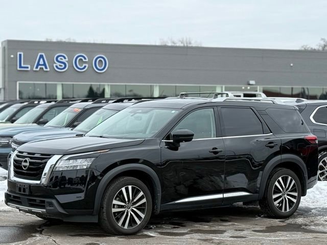 Used 2023 Nissan Pathfinder Platinum w/ Cargo Package