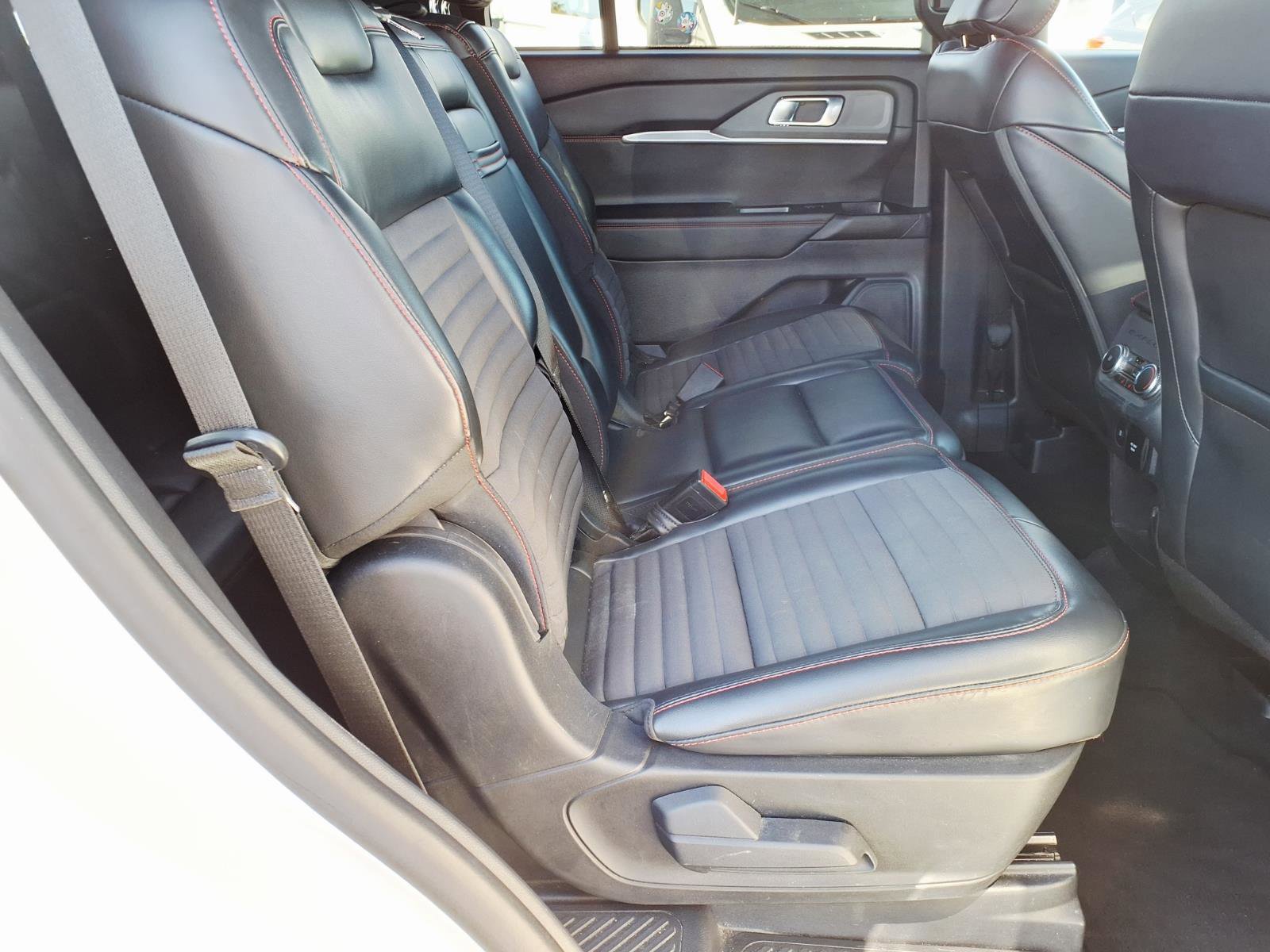 Certified 2025 Ford Explorer ST-Line w/ Premium Package AWD/4WD image 14