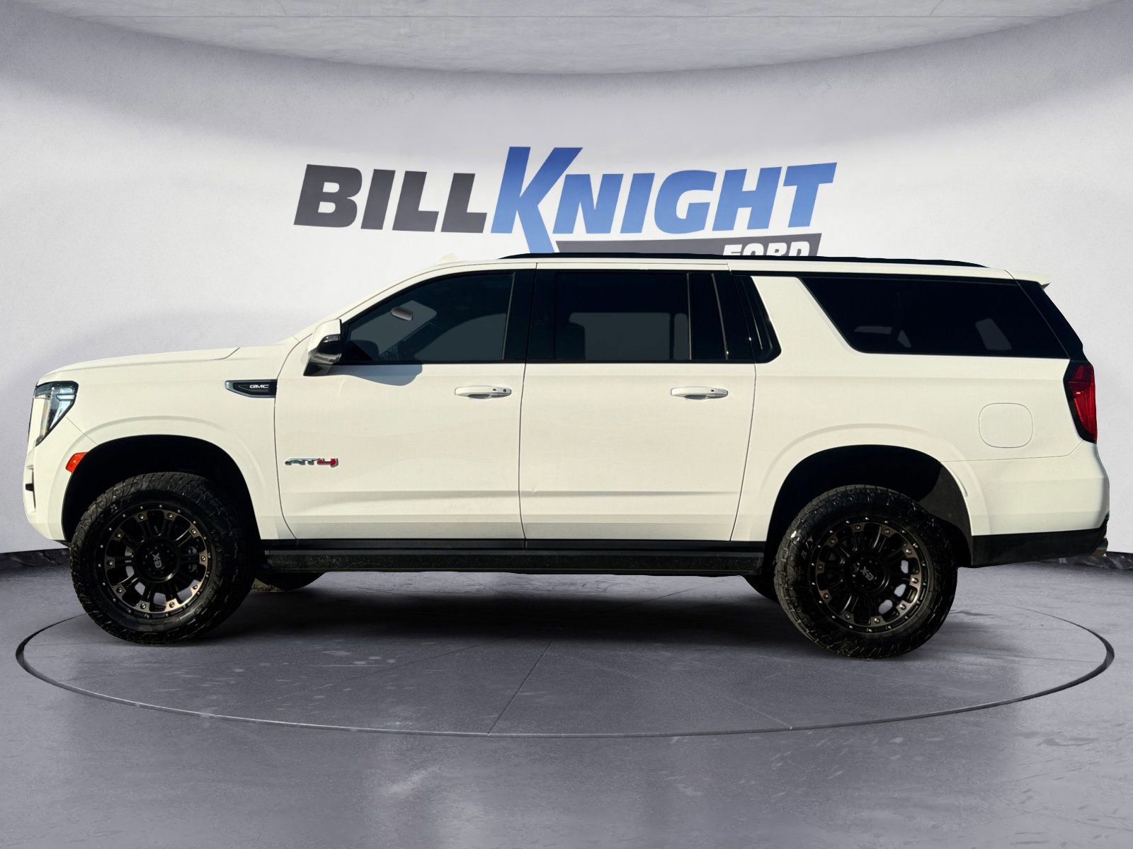 Used 2022 GMC Yukon XL AT4 image 2