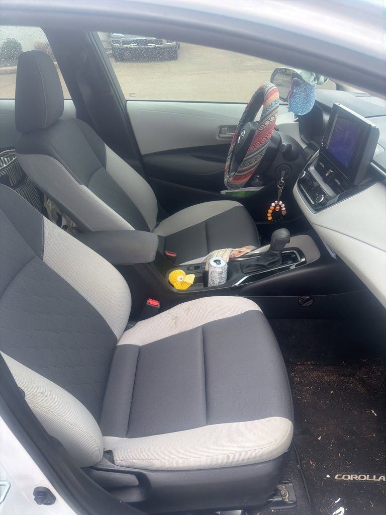 Used 2025 Toyota Corolla LE FWD image 4