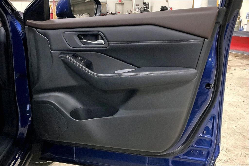 Used 2023 Nissan Rogue SL w/ SL Premium Package image 23