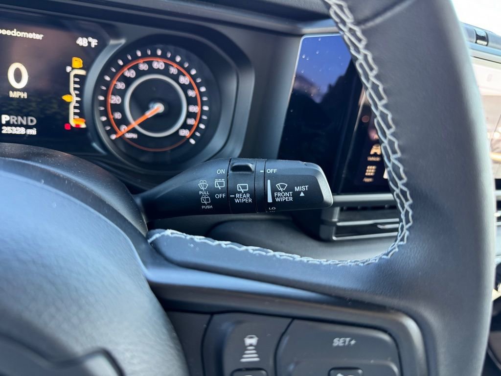Used 2025 Jeep Wrangler Unlimited Rubicon AWD/4WD image 15