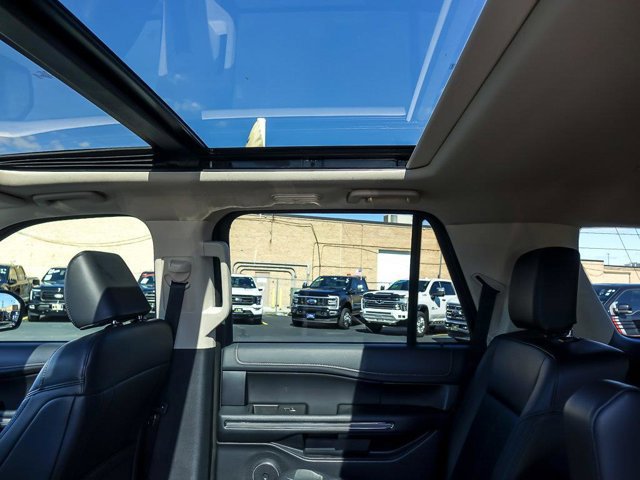 Certified 2024 Ford Expedition XLT image 11