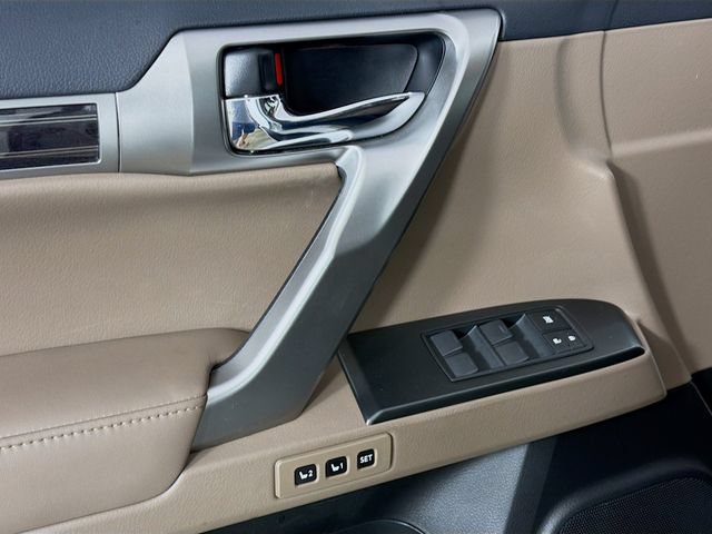 Used 2023 Lexus GX 460 Luxury w/ Sport Design Package AWD/4WD image 21