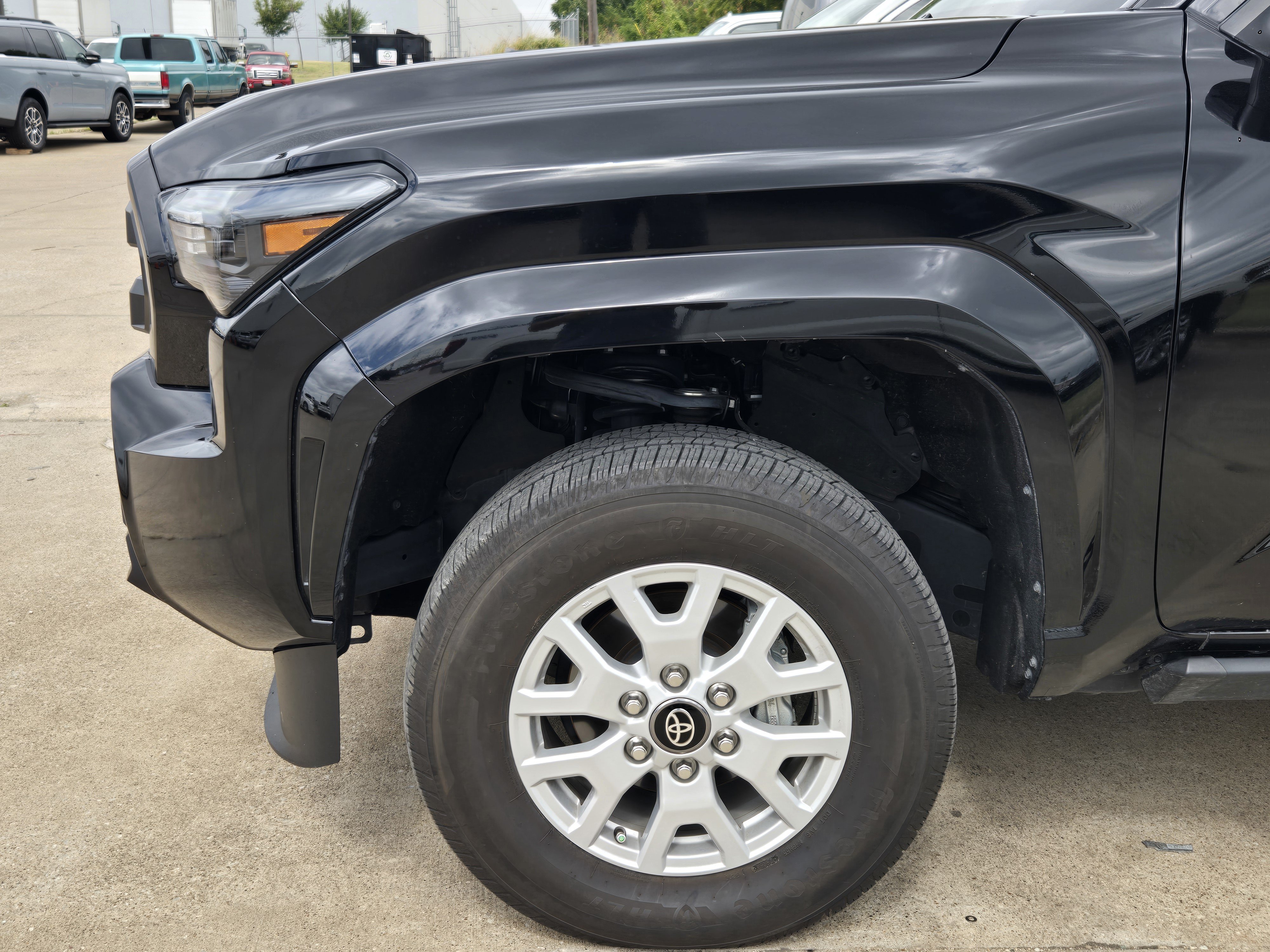 Used 2025 Toyota Tacoma SR5 AWD/4WD image 8