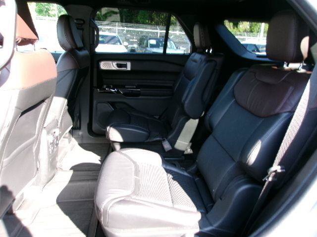 Certified 2022 Ford Explorer Platinum w/ Equipment Group 601A AWD/4WD image 9