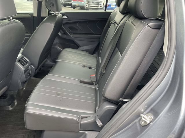 Used 2023 Volkswagen Tiguan SE w/ Panoramic Sunroof Package FWD image 12