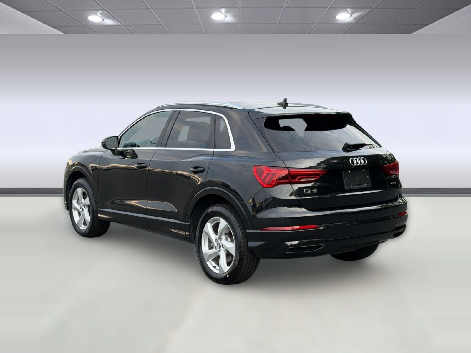 Used 2020 Audi Q3 2.0T Premium w/ Convenience Package AWD/4WD image 3