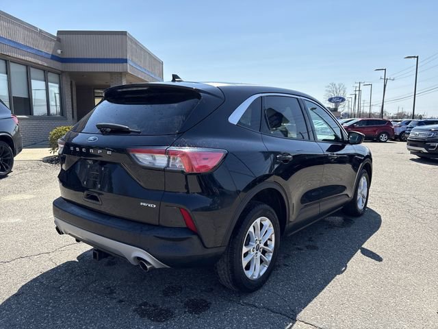Certified 2020 Ford Escape SE image 3