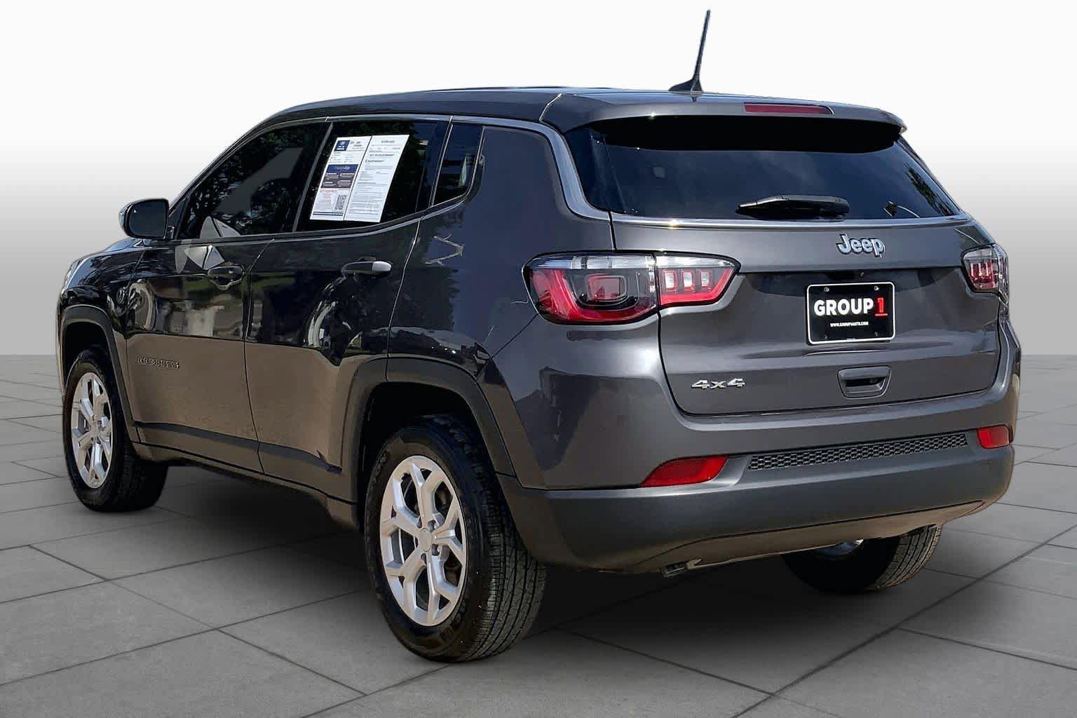 Used 2024 Jeep Compass Sport AWD/4WD image 12