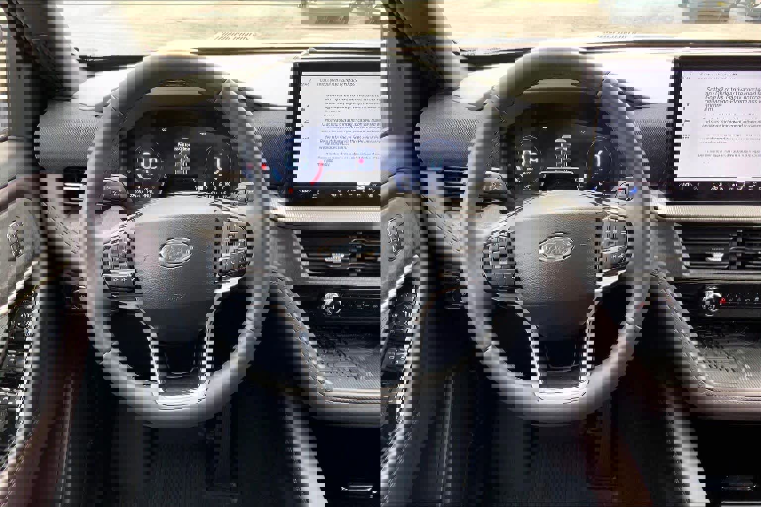 Certified 2025 Ford Explorer Platinum AWD/4WD image 8