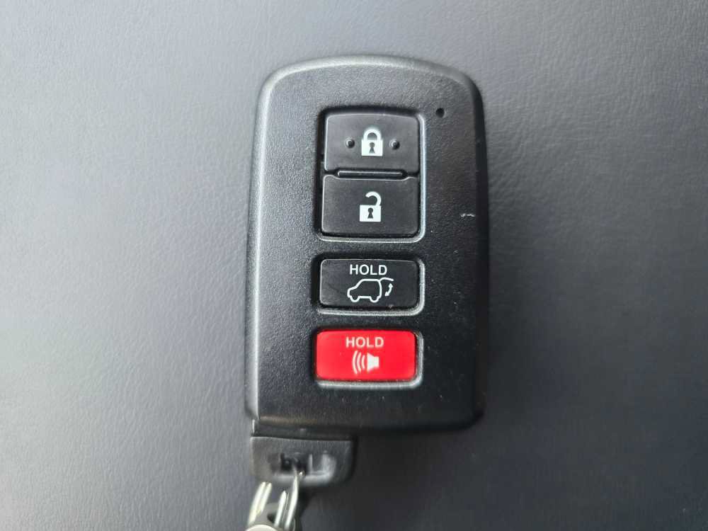 Used 2018 Toyota RAV4 Limited AWD/4WD image 17