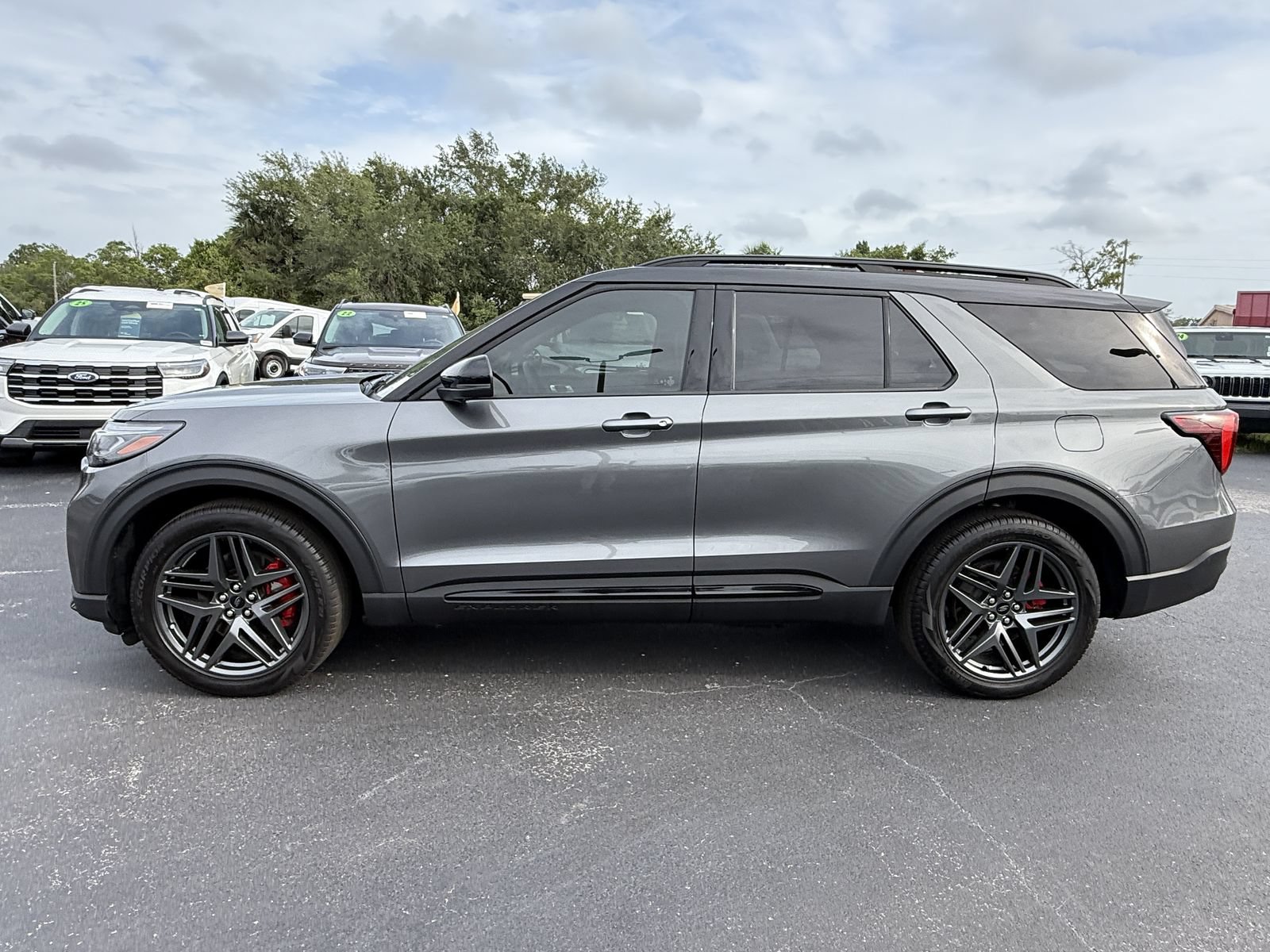 Certified 2025 Ford Explorer ST AWD/4WD image 8