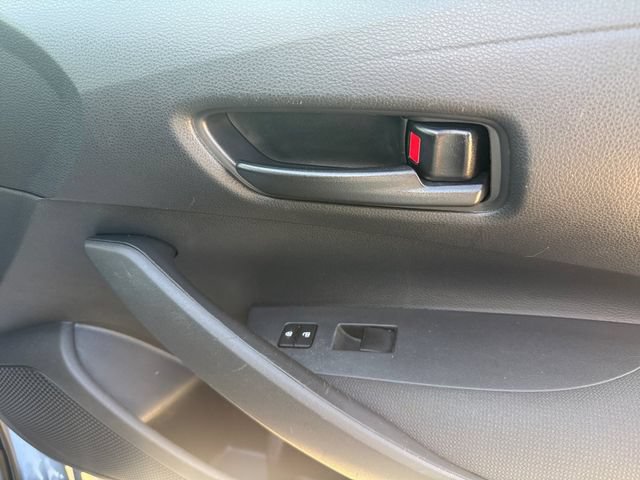 Used 2022 Toyota Corolla LE FWD image 5