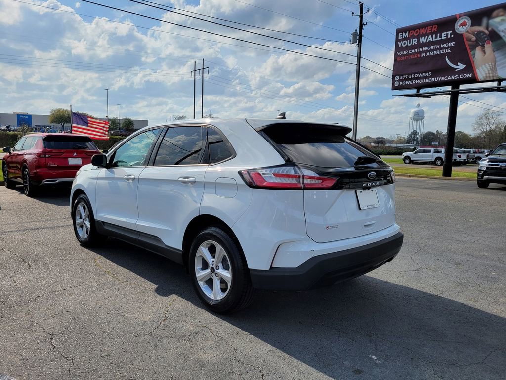Certified 2024 Ford Edge SE image 3