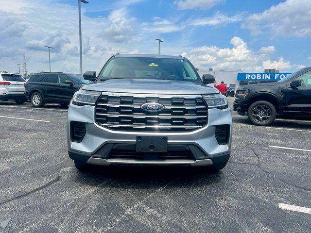 Certified 2025 Ford Explorer Active AWD/4WD image 2
