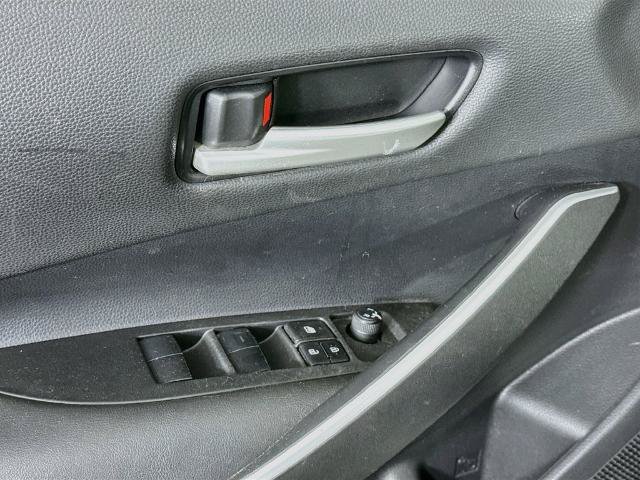 Used 2022 Toyota Corolla SE w/ SE Premium Package FWD image 19