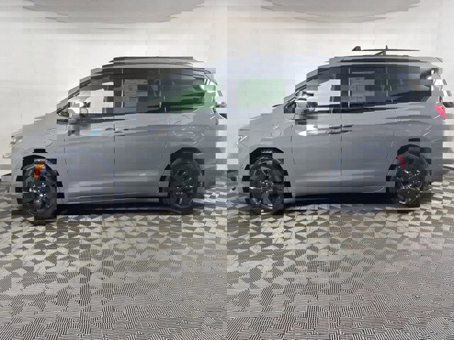 Used 2020 Chrysler Pacifica Limited w/ Advanced Safetytec Group image 7