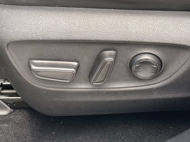 Used 2020 Toyota Highlander XLE FWD image 16