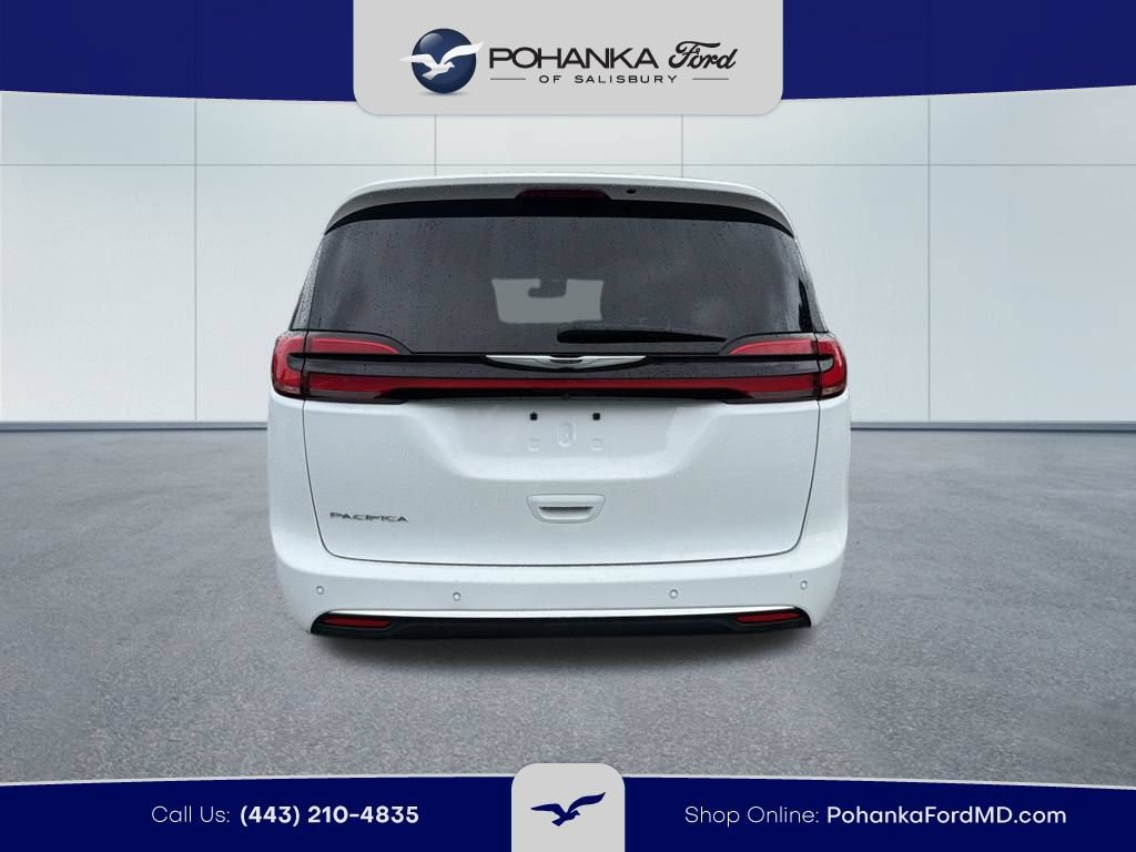 Used 2025 Chrysler Pacifica Select FWD image 6