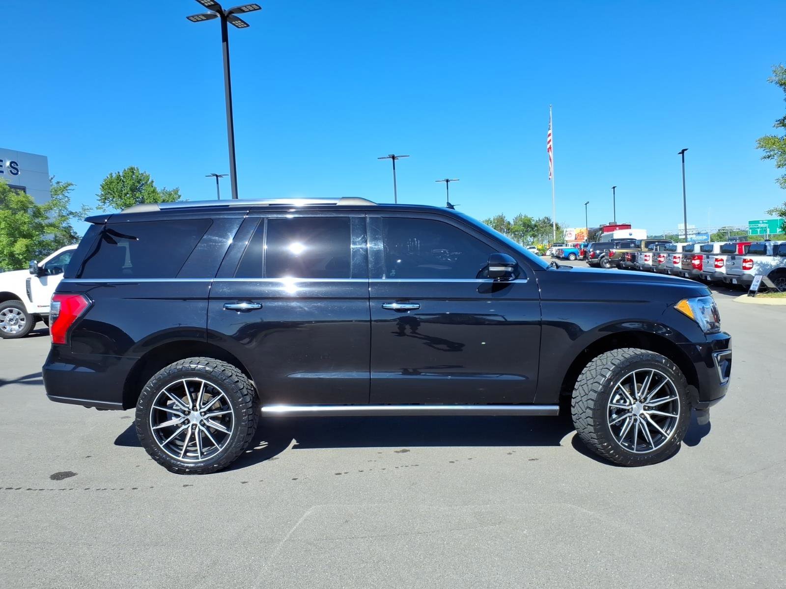 Certified 2019 Ford Expedition Limited w/ Equipment Group 301A AWD/4WD image 2