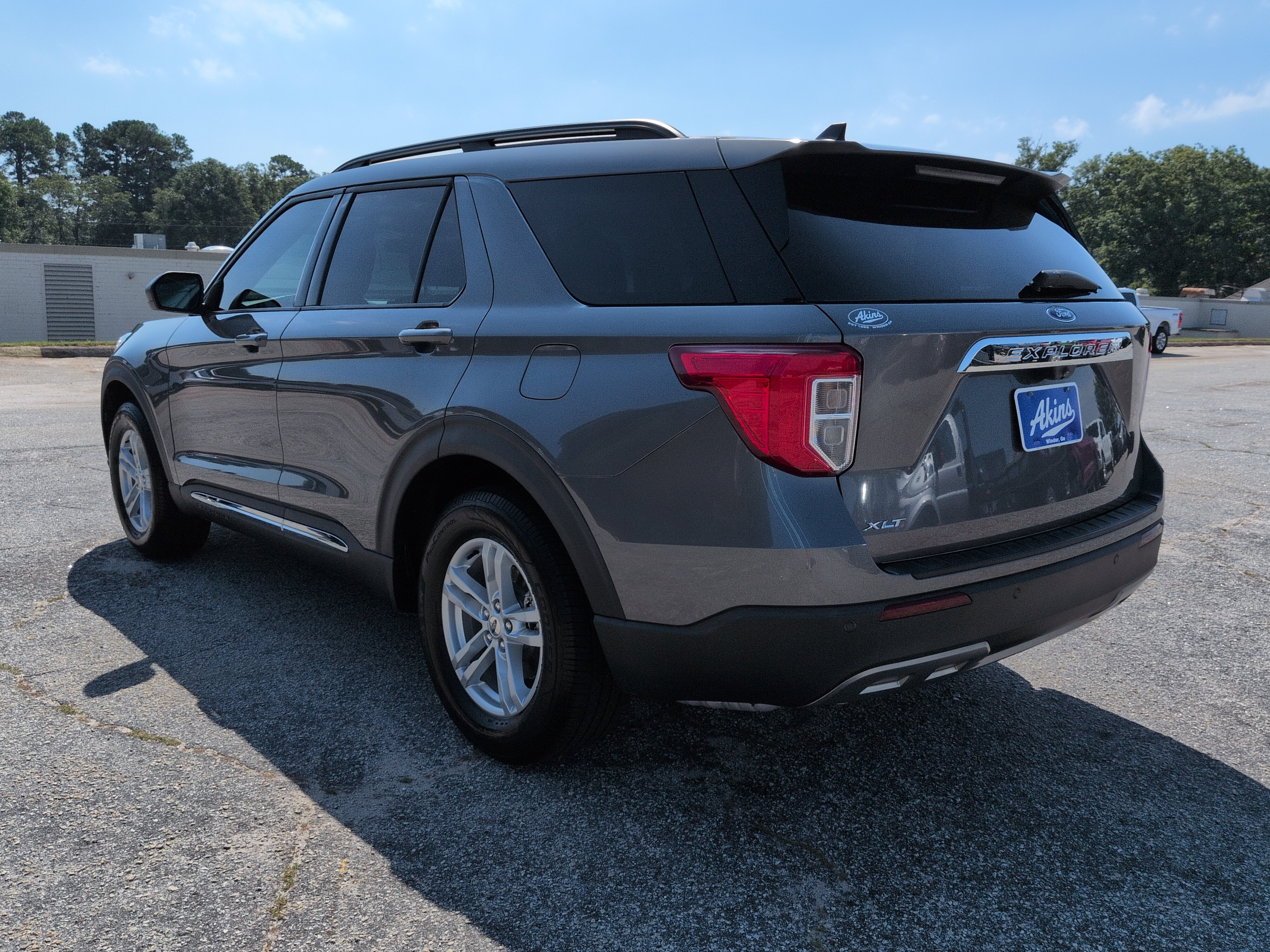 Certified 2022 Ford Explorer XLT w/ Equipment Group 202A RWD image 5