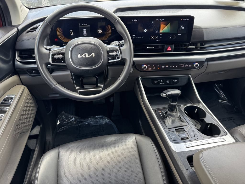Used 2025 Kia Carnival FWD image 14