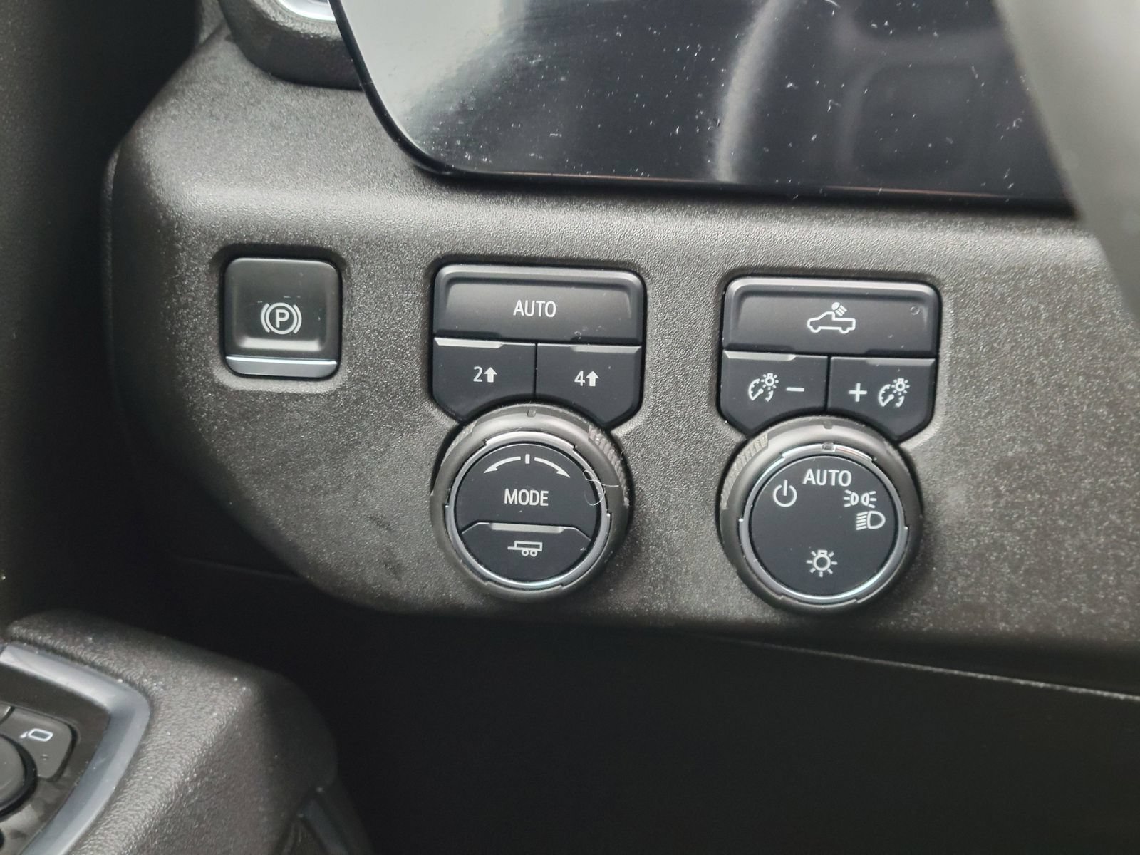 Used 2025 Chevrolet Silverado 1500 LT AWD/4WD image 10