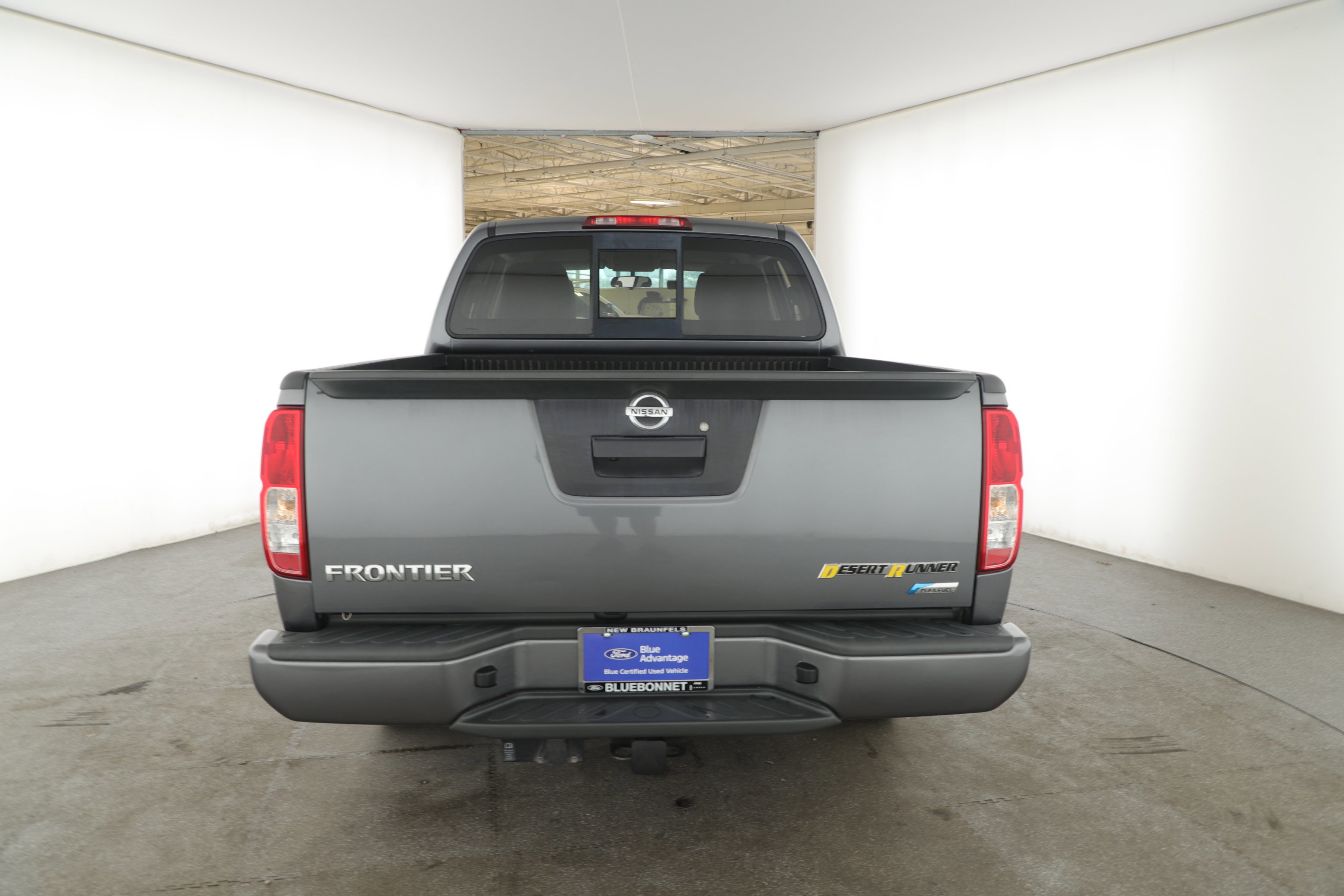 Used 2018 Nissan Frontier SV image 2
