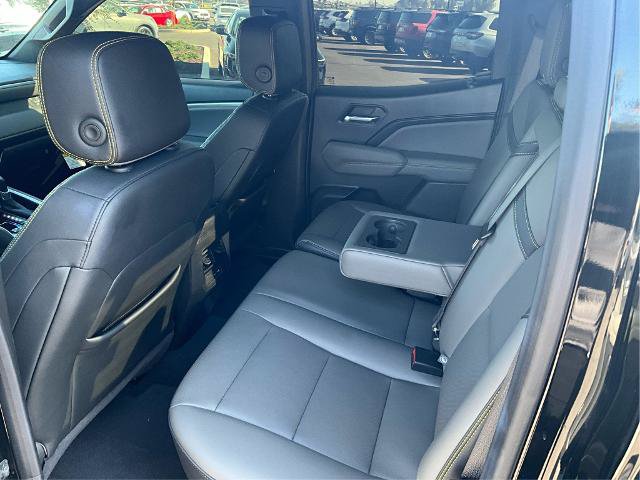 Used 2024 Chevrolet Colorado ZR2 w/ ZR2 Convenience Package III AWD/4WD image 10
