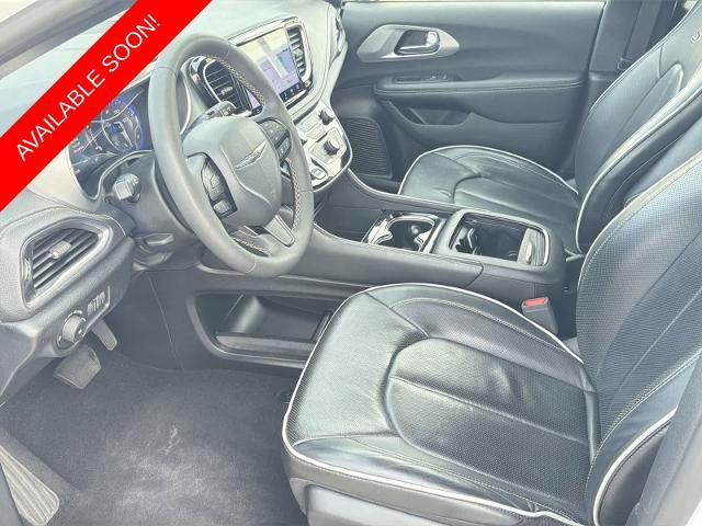 Used 2025 Chrysler Pacifica Limited FWD image 10