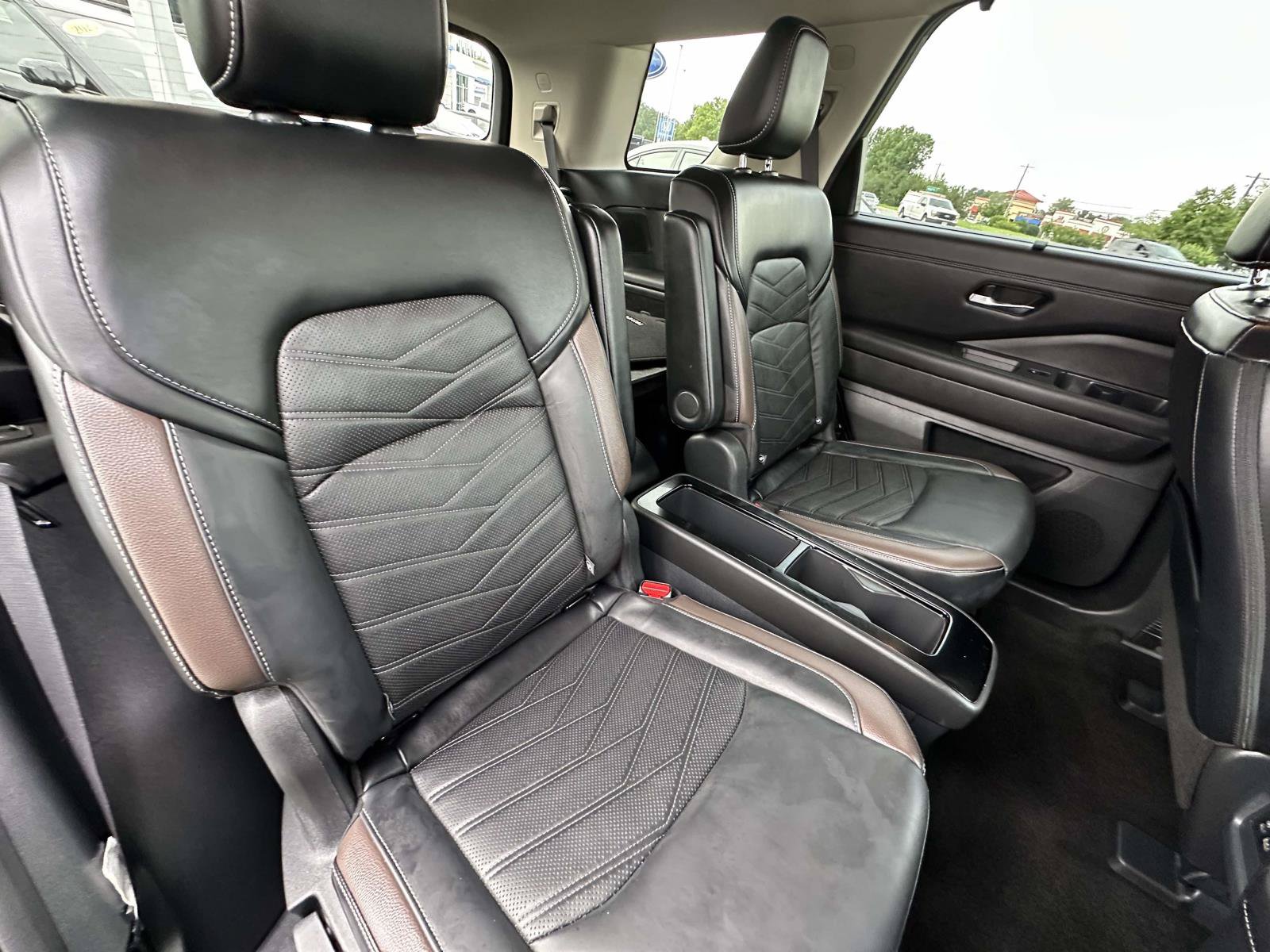 Used 2023 Nissan Pathfinder Platinum AWD/4WD image 30