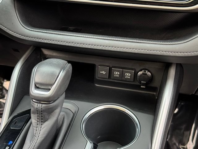 Used 2020 Toyota Highlander XLE AWD/4WD image 18