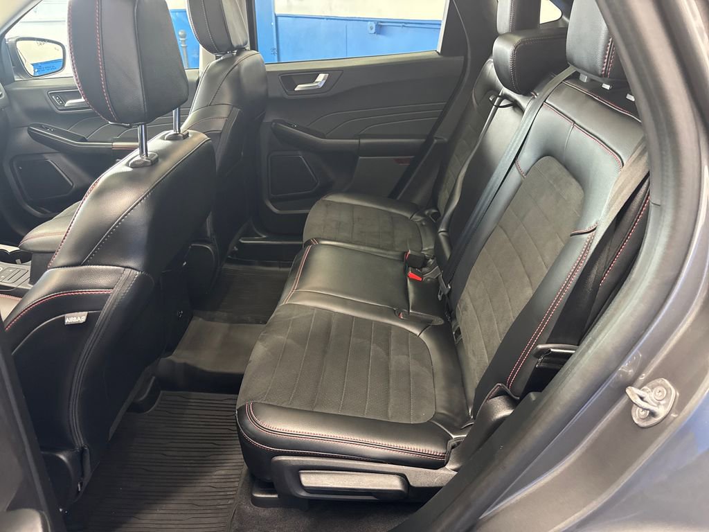 Certified 2022 Ford Escape SEL w/ SEL Stealth AWD Package image 30