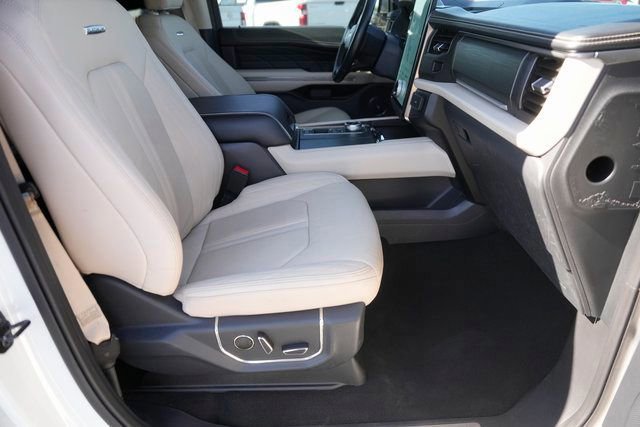 Certified 2024 Ford Expedition Max Platinum image 21