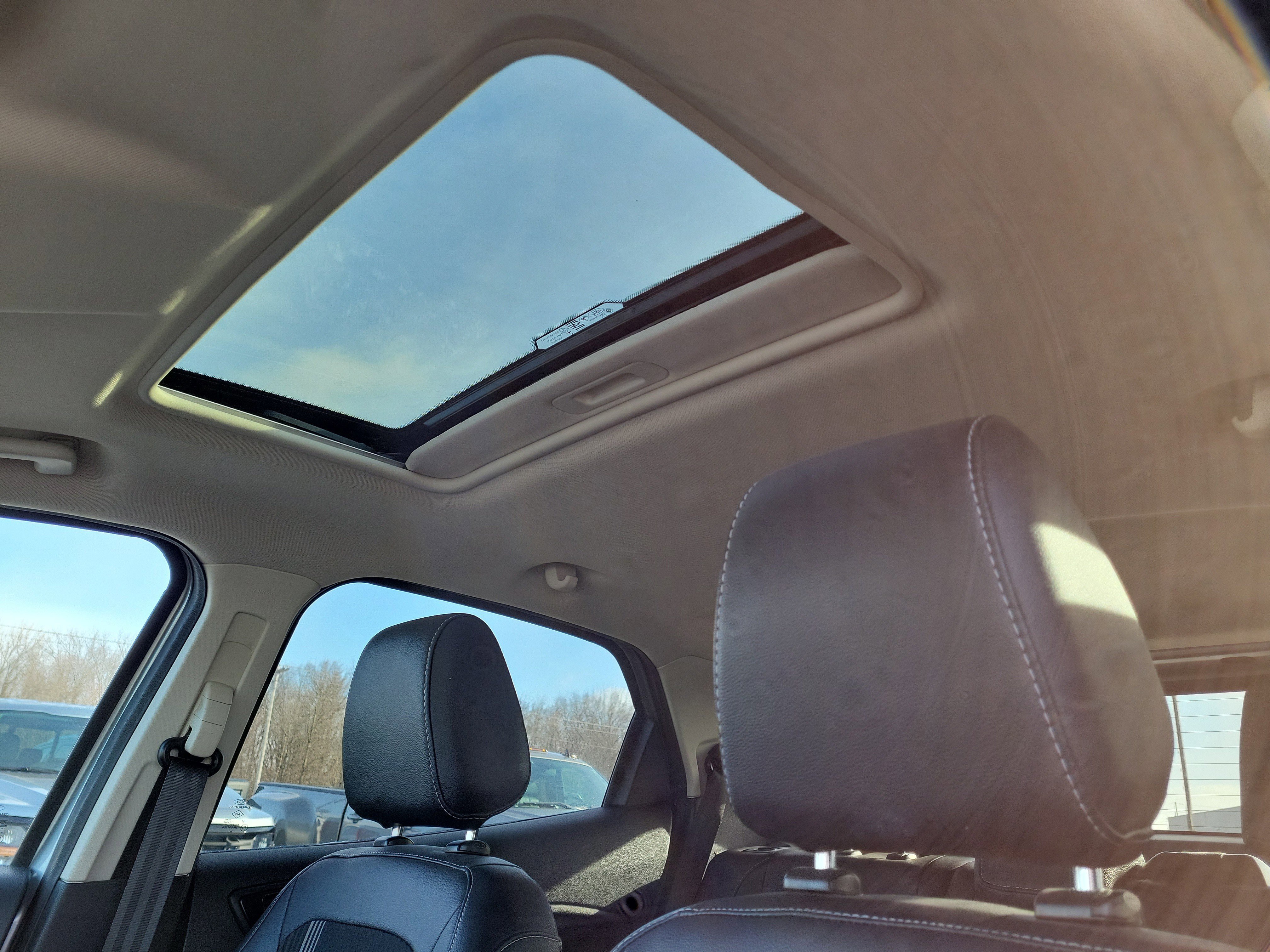 Certified 2020 Ford EcoSport SES w/ SES Black Appearance Package image 19