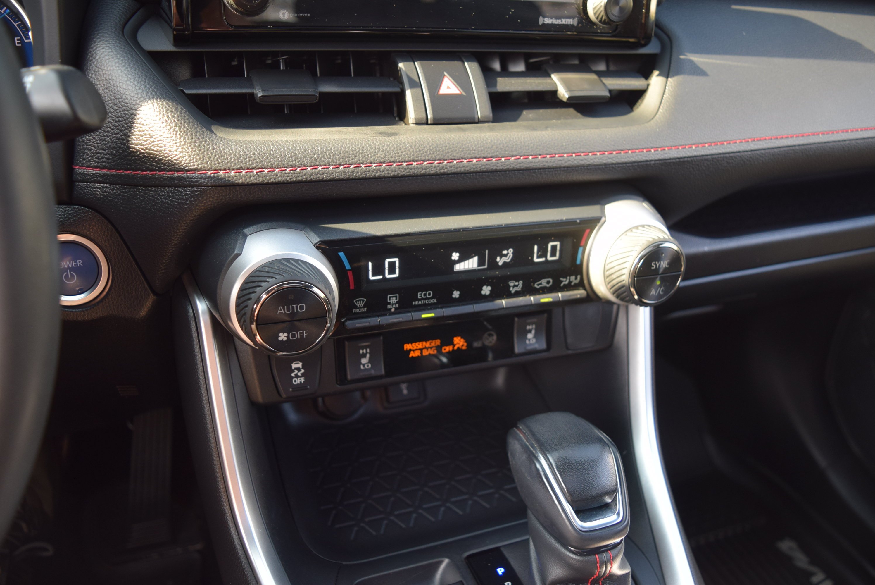 Used 2021 Toyota RAV4 SE w/ Weather & Moonroof Package AWD/4WD image 17
